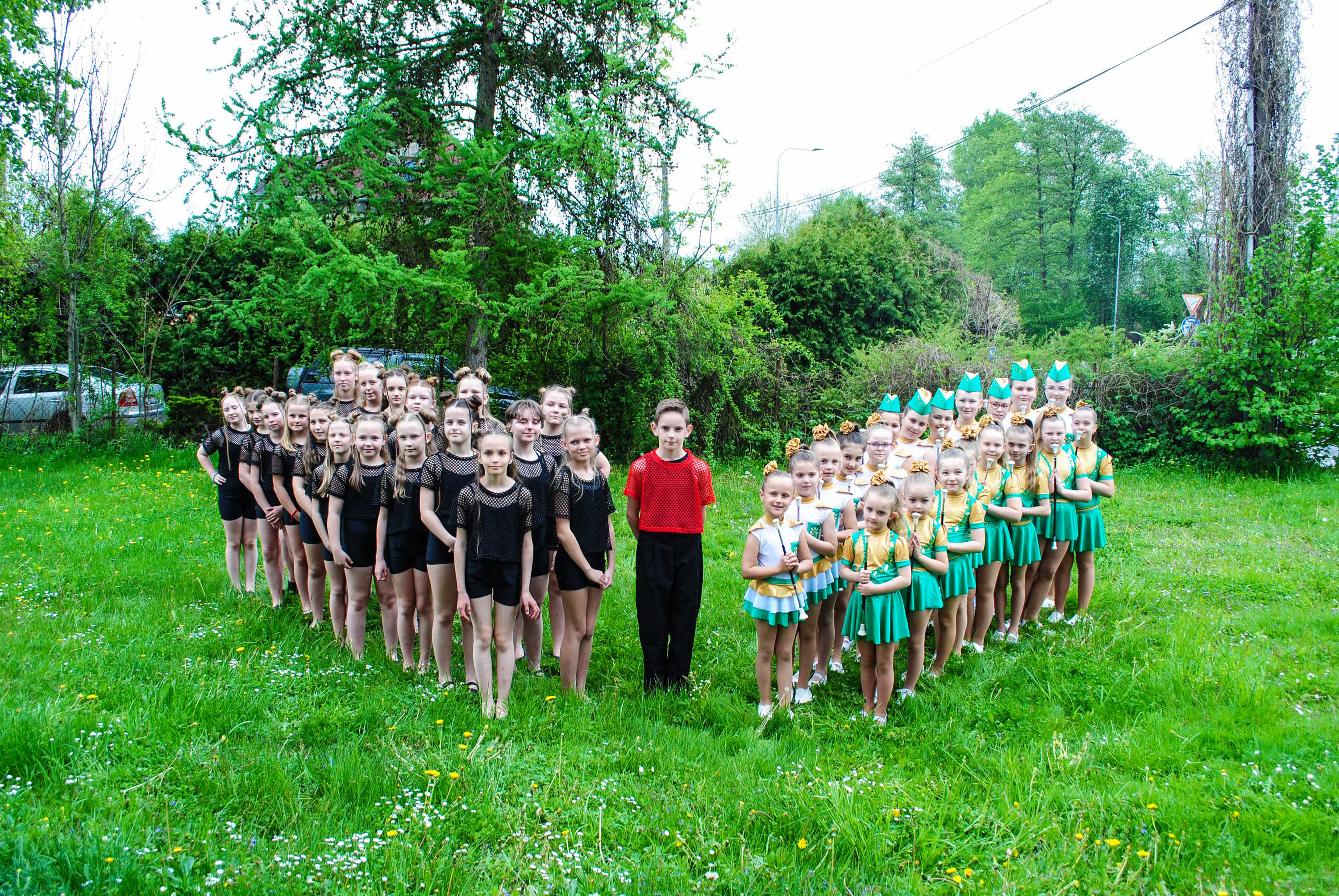 zdjęcie grupowe tancerzy